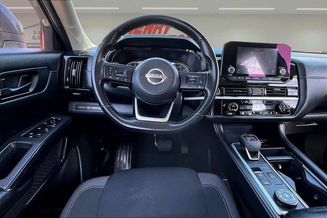 Used 2024 Nissan Pathfinder SV AWD/4WD image 8