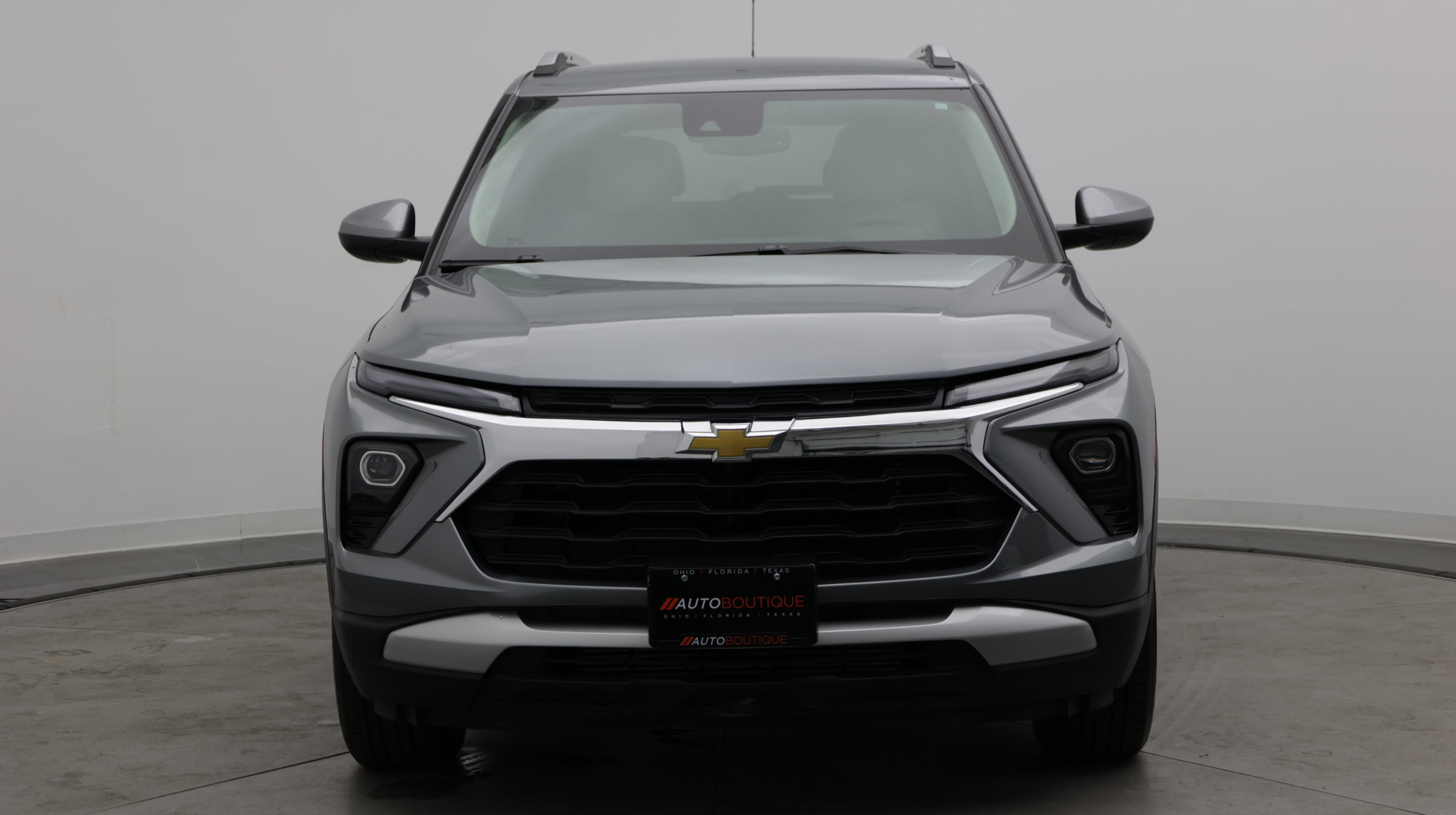 Used 2026 Chevrolet TrailBlazer LT w/ Convenience Package AWD/4WD image 2
