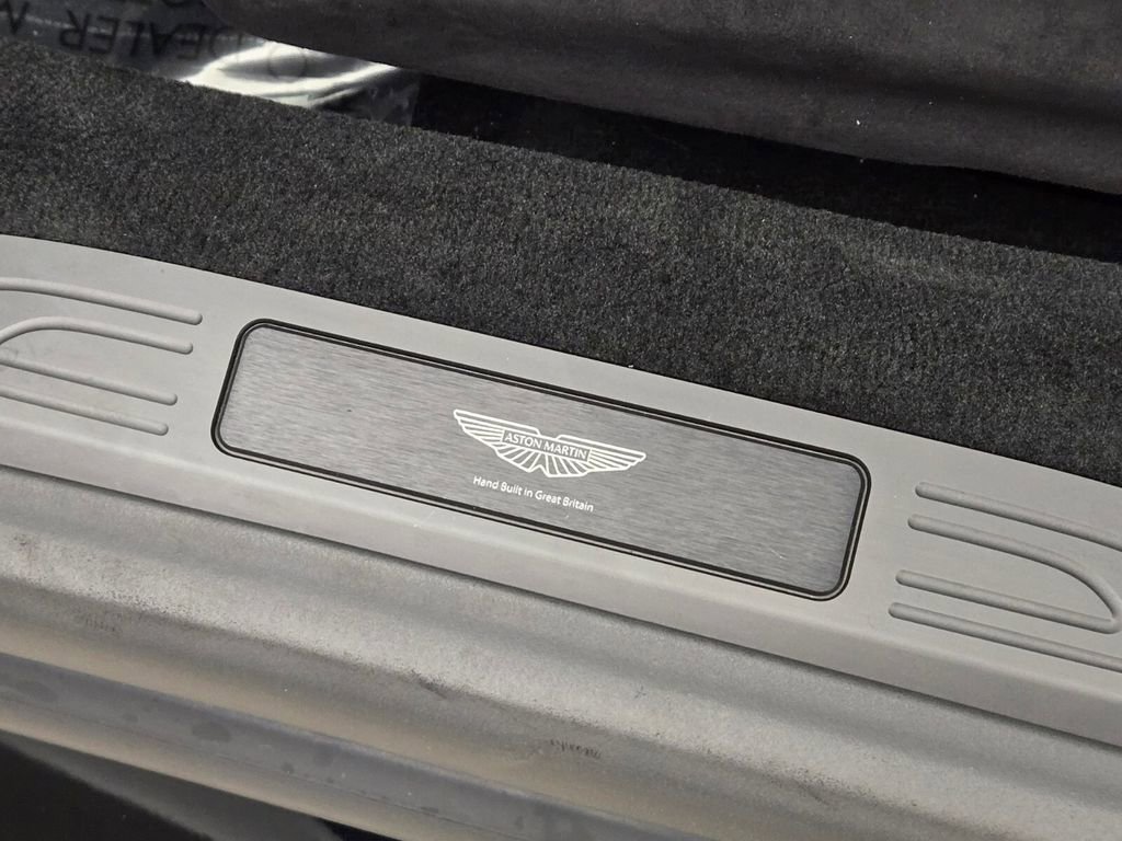 Used 2025 Aston Martin V8 Vantage Coupe image 33