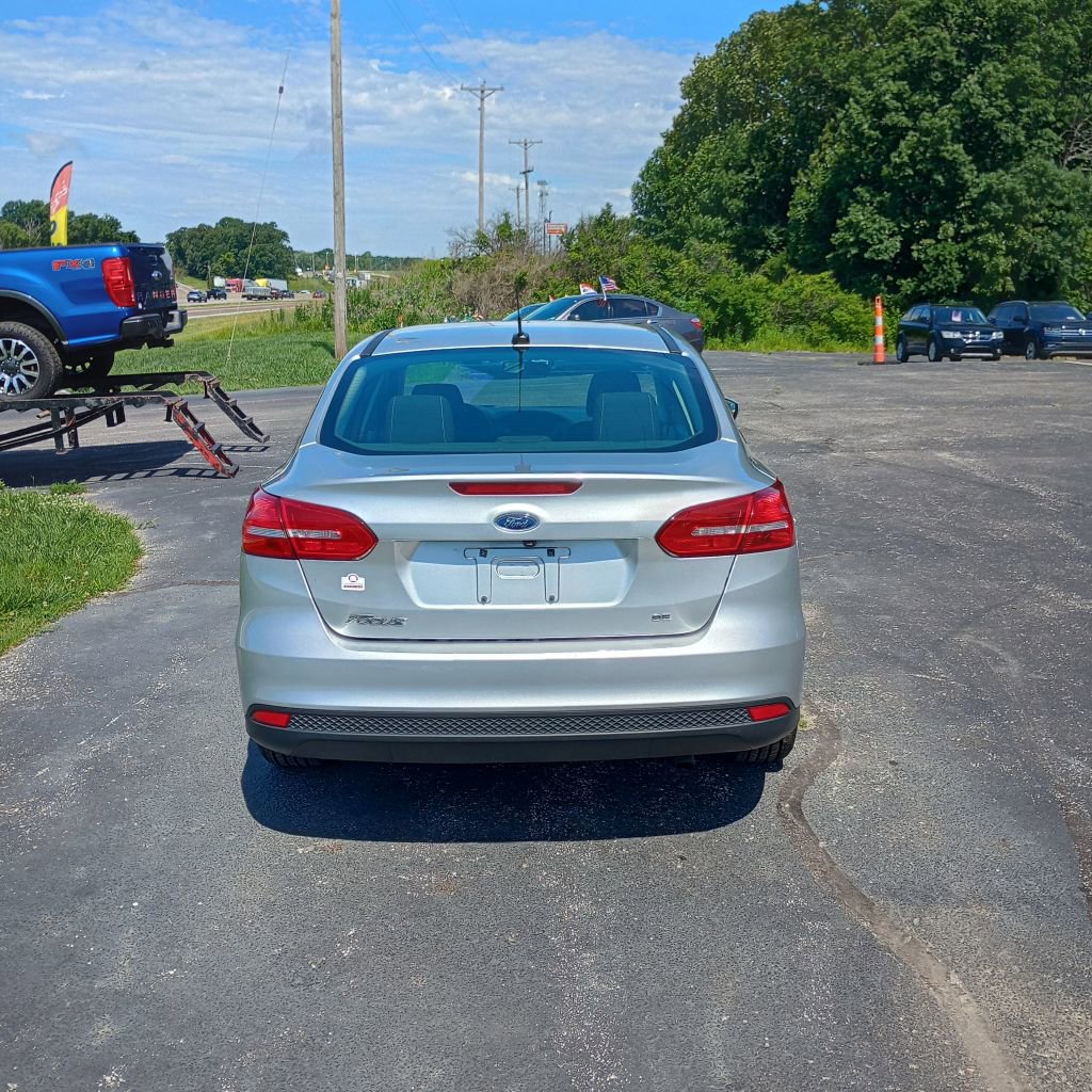 Used 2018 Ford Focus SE w/ Cold Weather Package FWD image 4