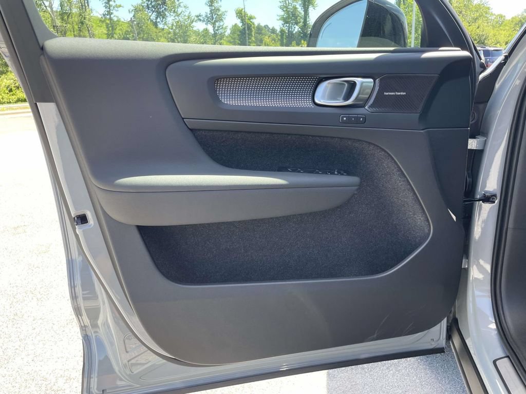 New 2026 Volvo EX40 Ultra AWD/4WD image 4