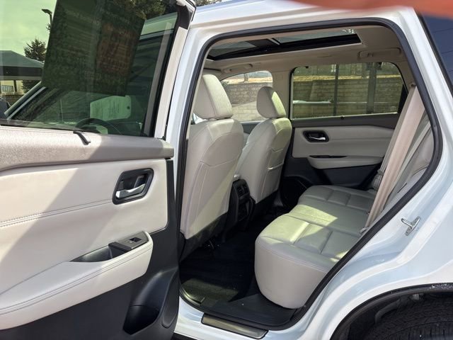 Used 2023 Nissan Rogue SL w/ SL Premium Package image 24