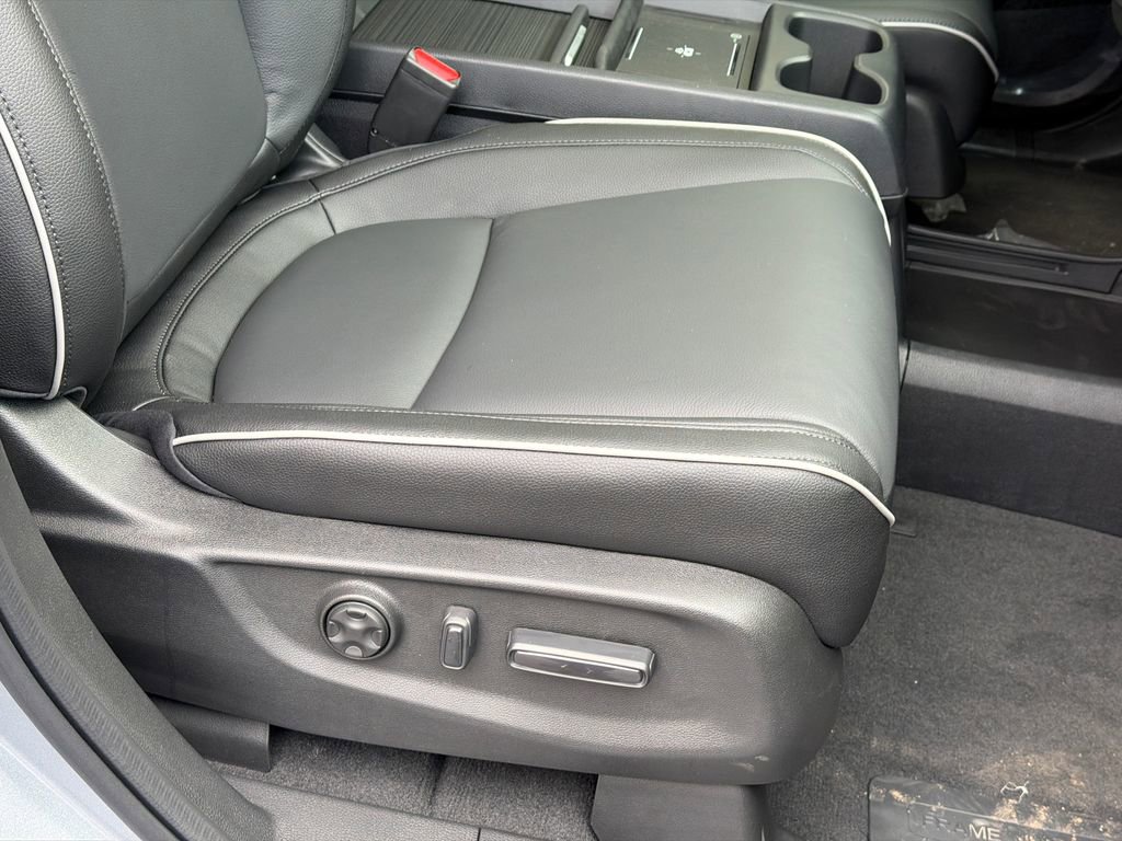 New 2026 Honda Odyssey Touring image 11