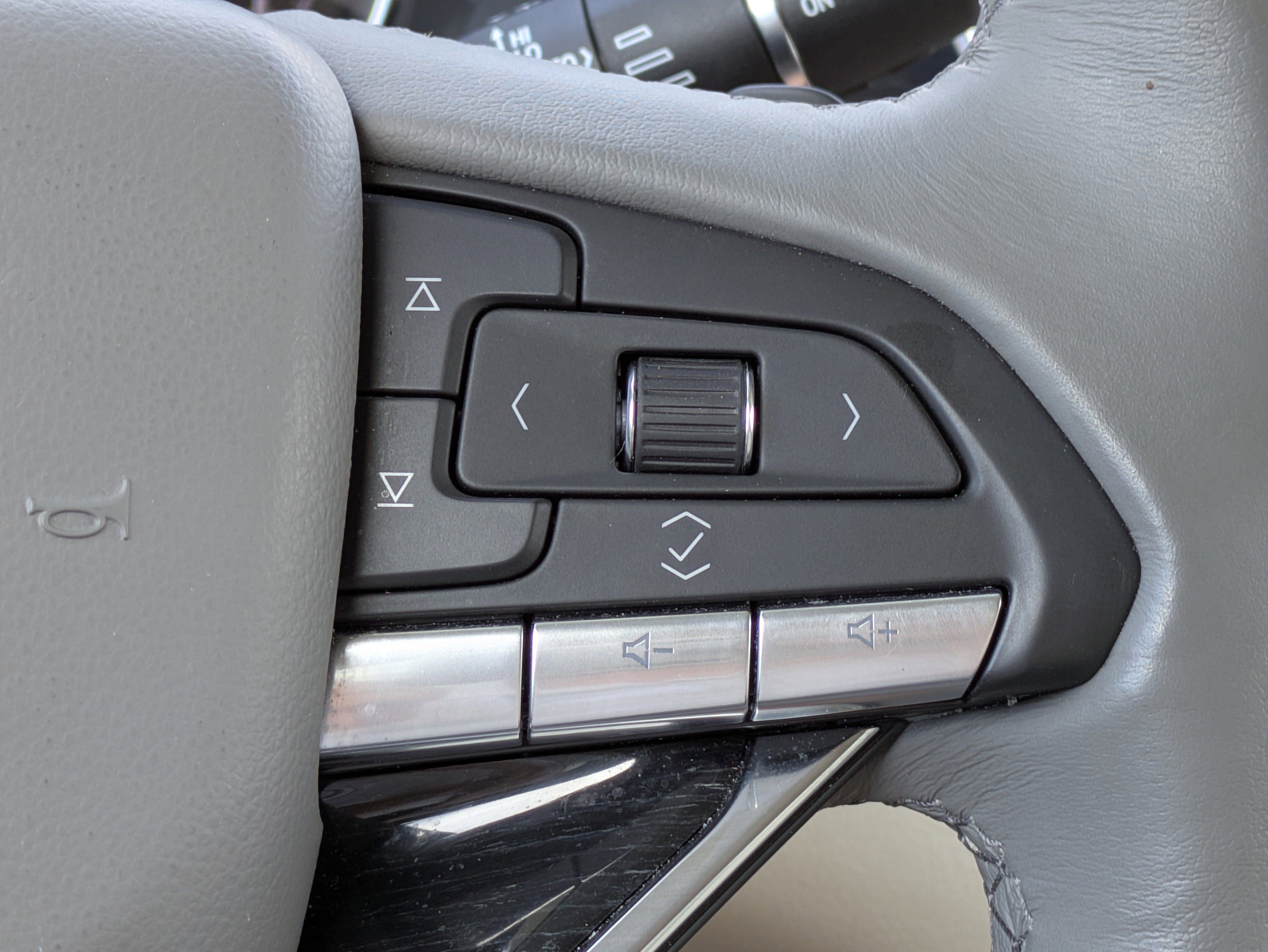 Certified 2024 Cadillac XT6 Premium Luxury image 24