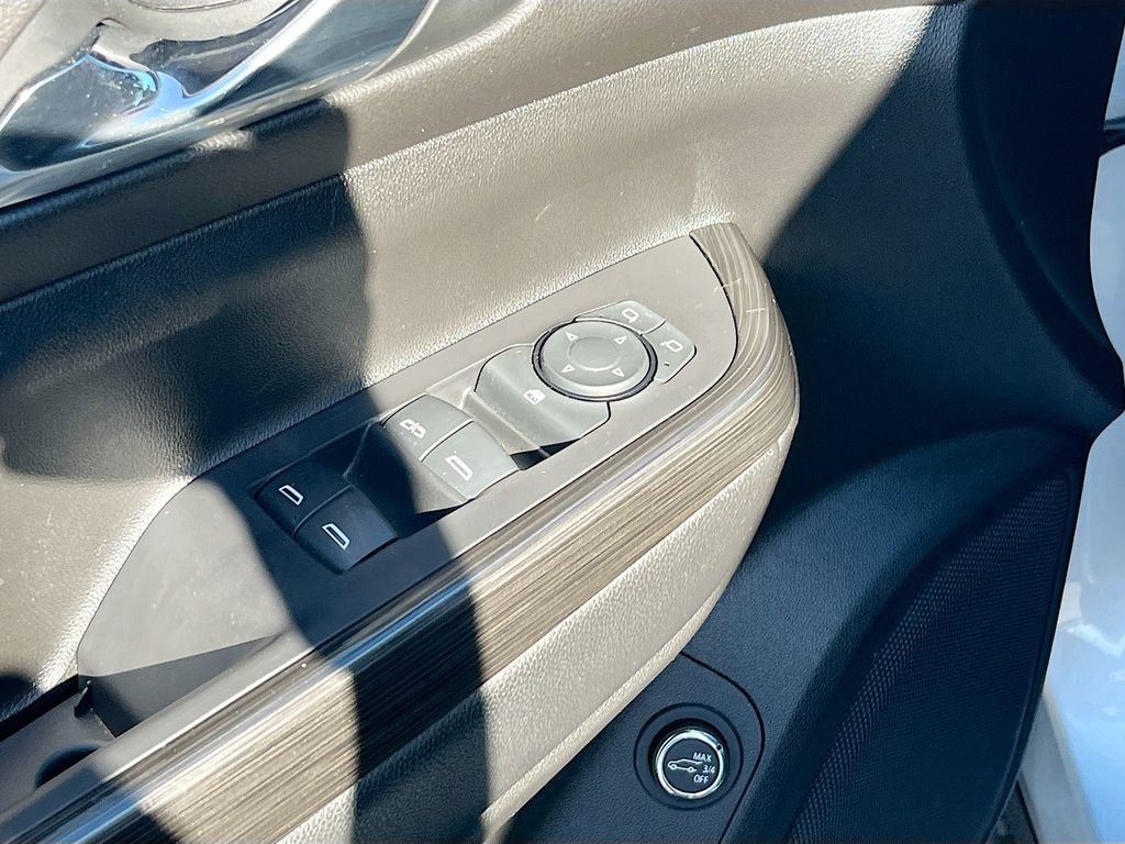 Used 2019 GMC Acadia SLT AWD/4WD image 18