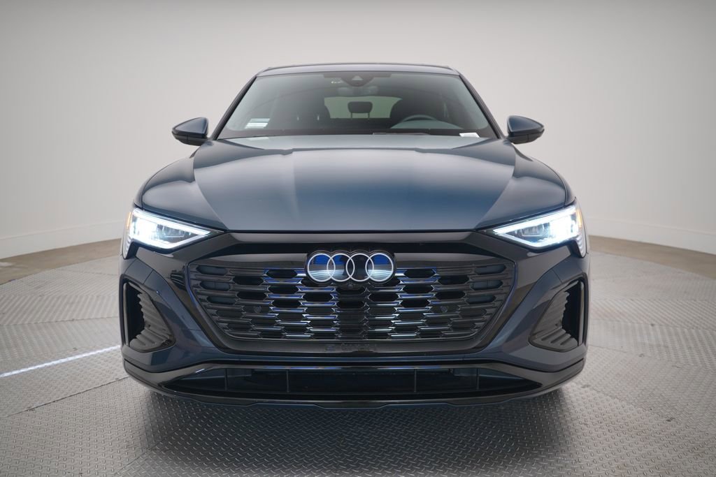Used 2024 Audi Q8 e-tron Premium image 5