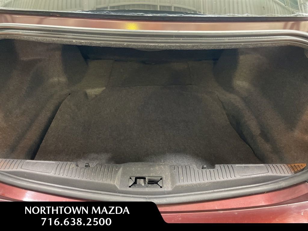 Used 2009 Lincoln MKS image 1