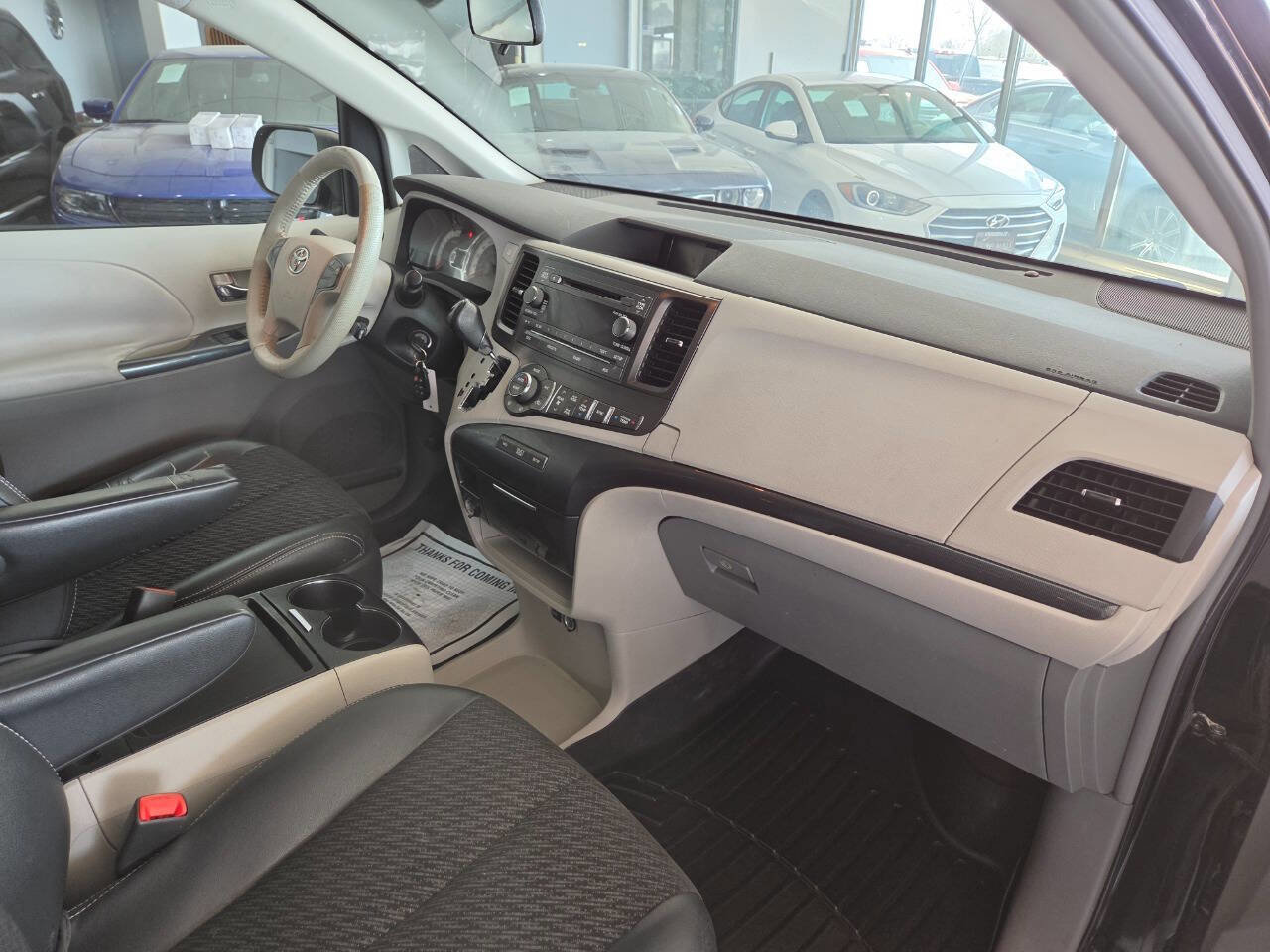 Used 2011 Toyota Sienna SE w/ Preferred Pkg FWD image 24