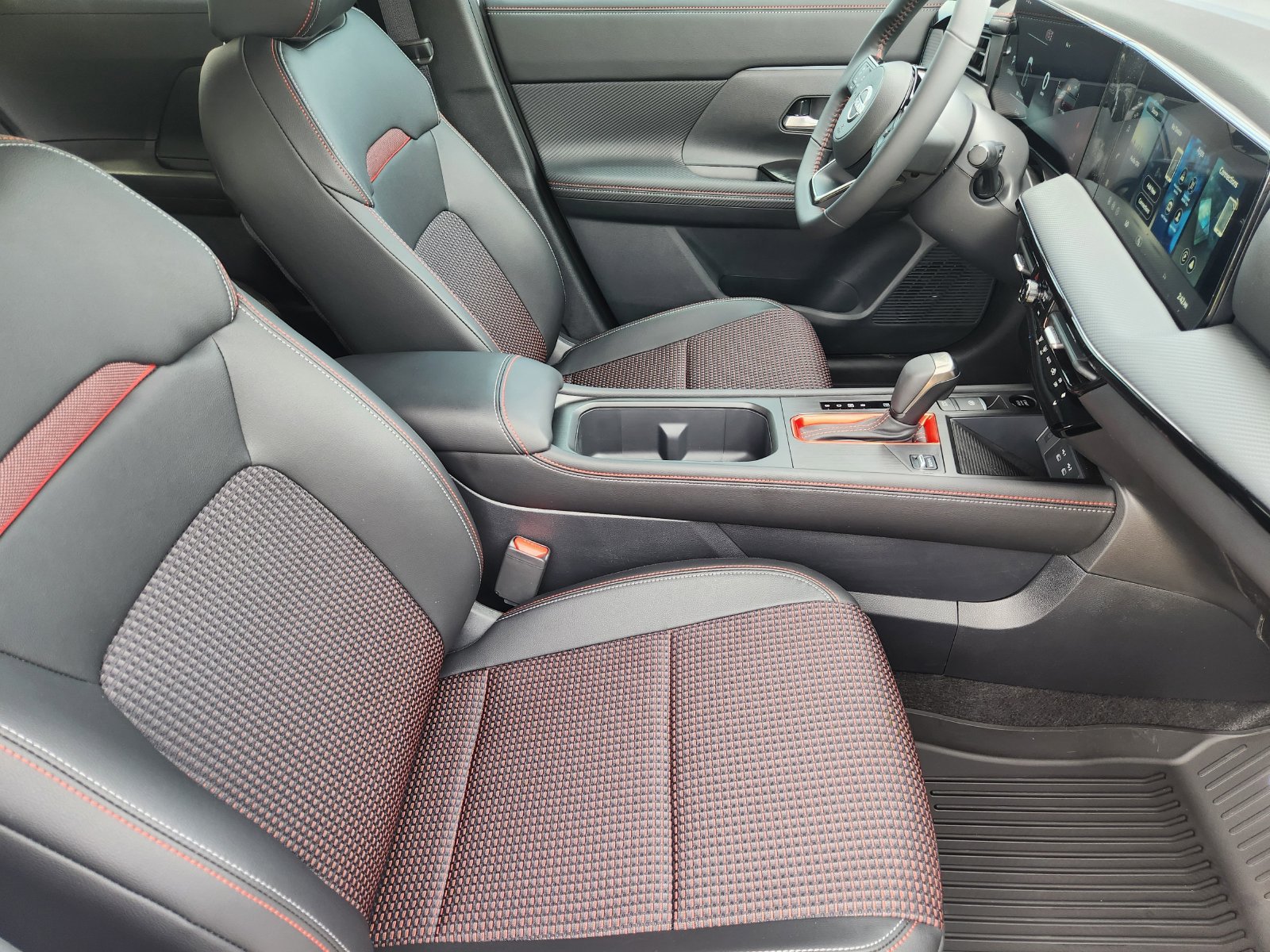 New 2026 Nissan Kicks SR AWD/4WD image 13