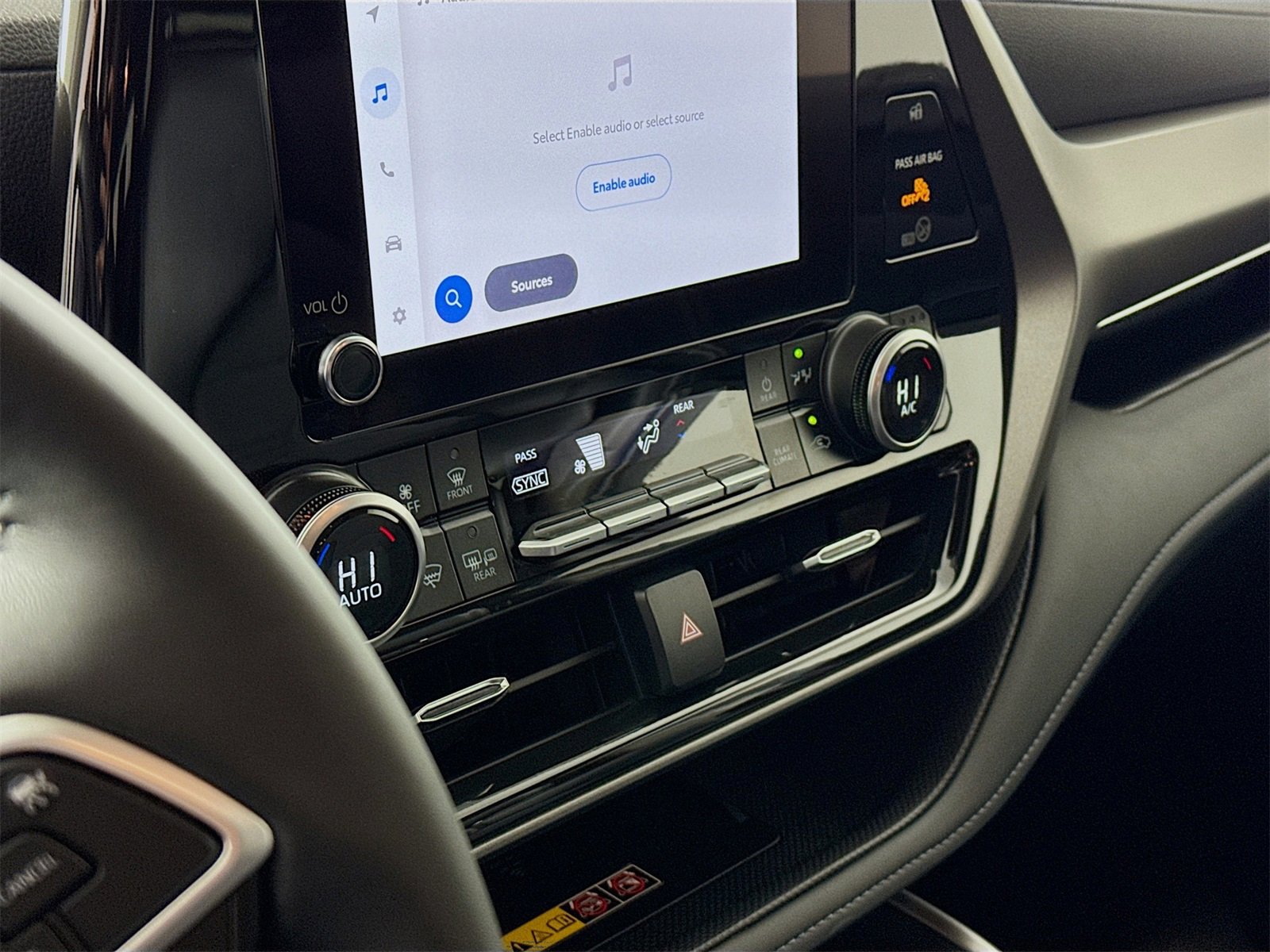 Certified 2025 Toyota Highlander XLE image 10