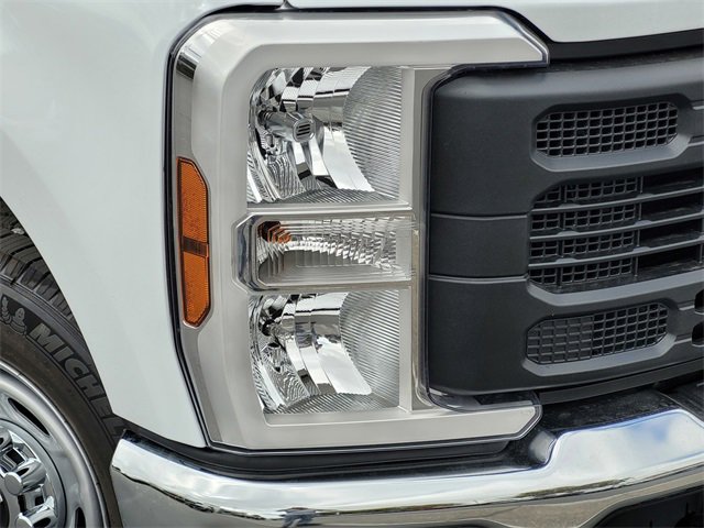 New 2026 Ford F250 XL w/ XL Chrome Package image 10