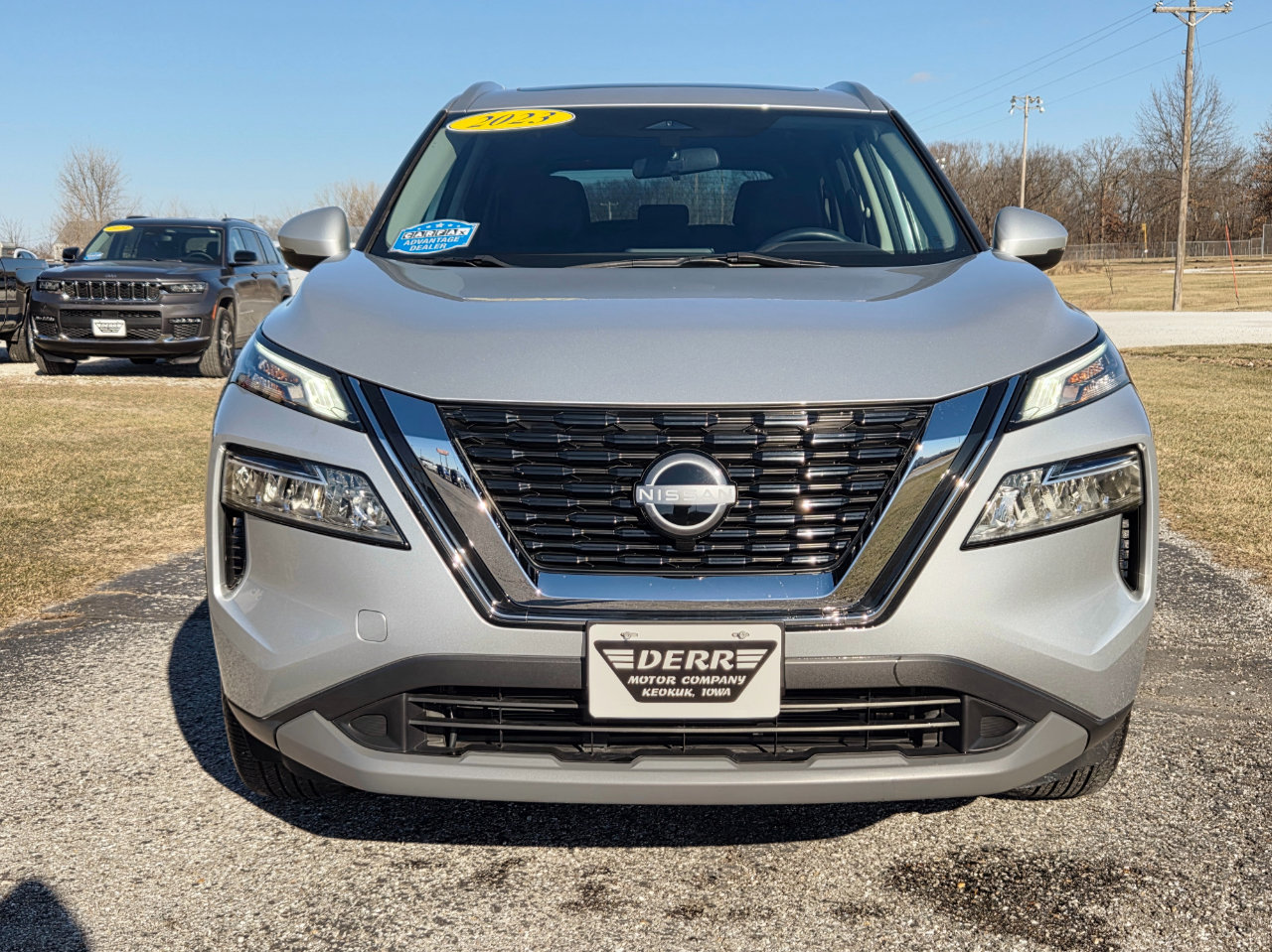 Used 2023 Nissan Rogue SV w/ SV Premium Package image 3