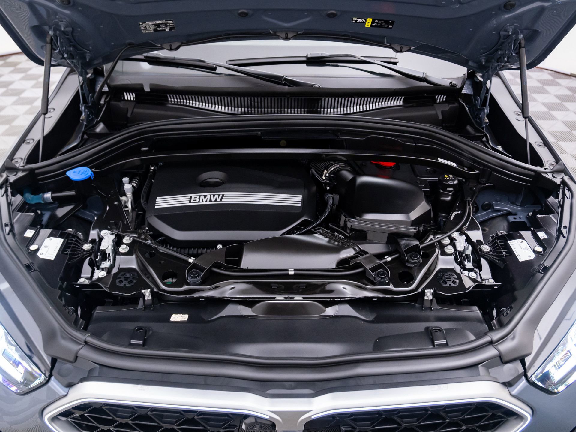 Certified 2025 BMW X2 xDrive28i w/ Premium Package image 30