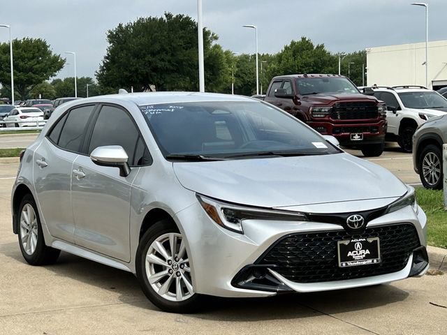 Used 2025 Toyota Corolla SE FWD image 2