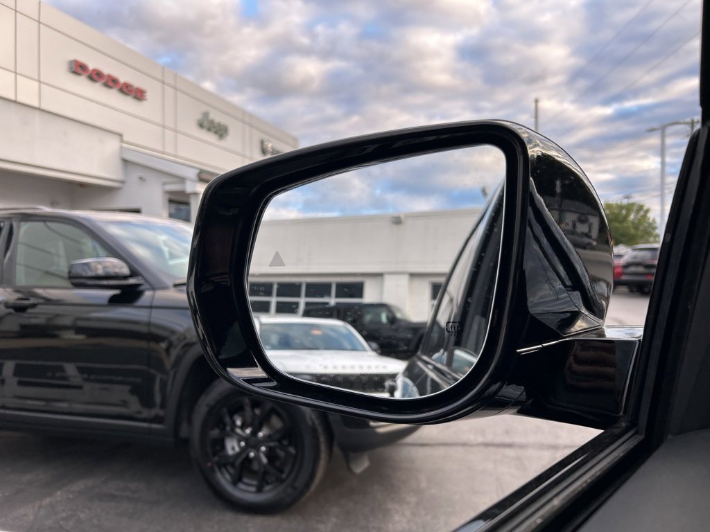 New 2025 Jeep Grand Cherokee Altitude AWD/4WD image 19