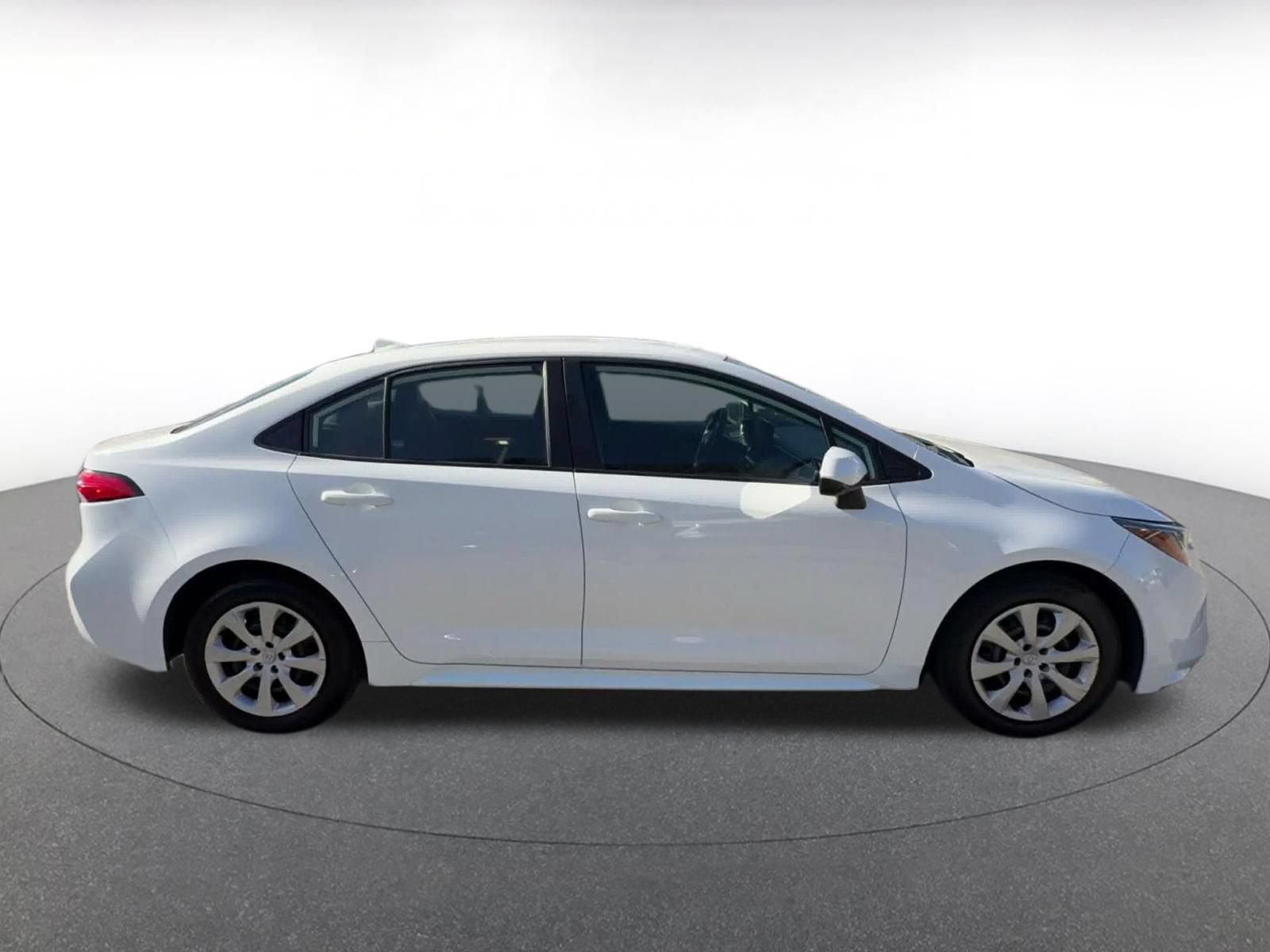 Used 2025 Toyota Corolla LE FWD image 15