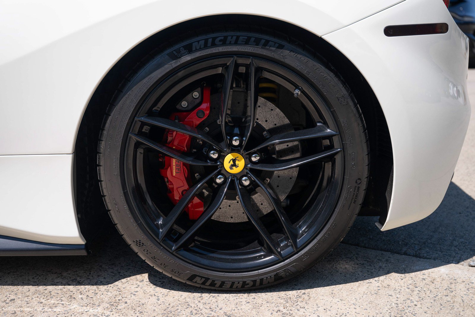 Used 2018 Ferrari 488 Spider RWD image 18
