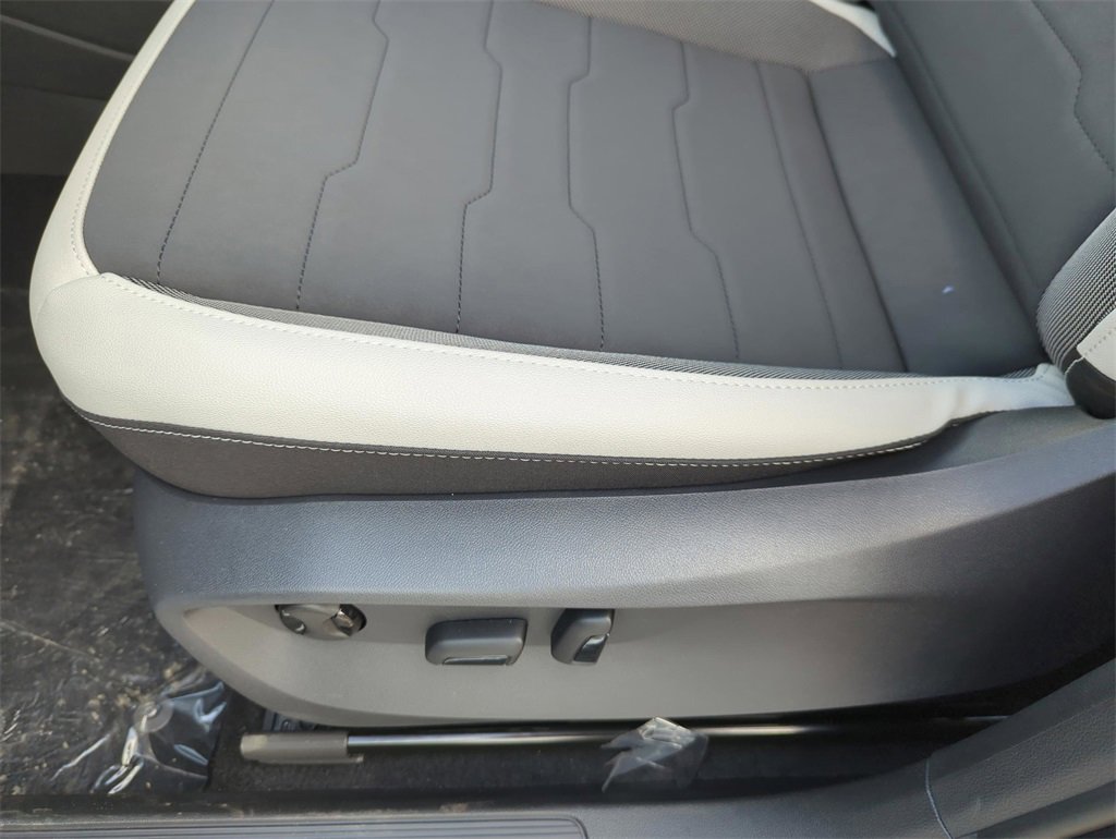 New 2026 Volkswagen Taos SE image 27