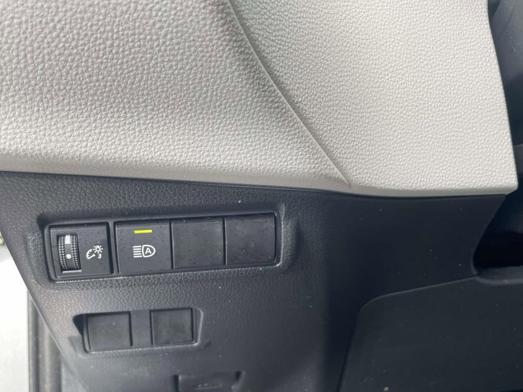 Used 2024 Toyota Corolla Cross L FWD image 25