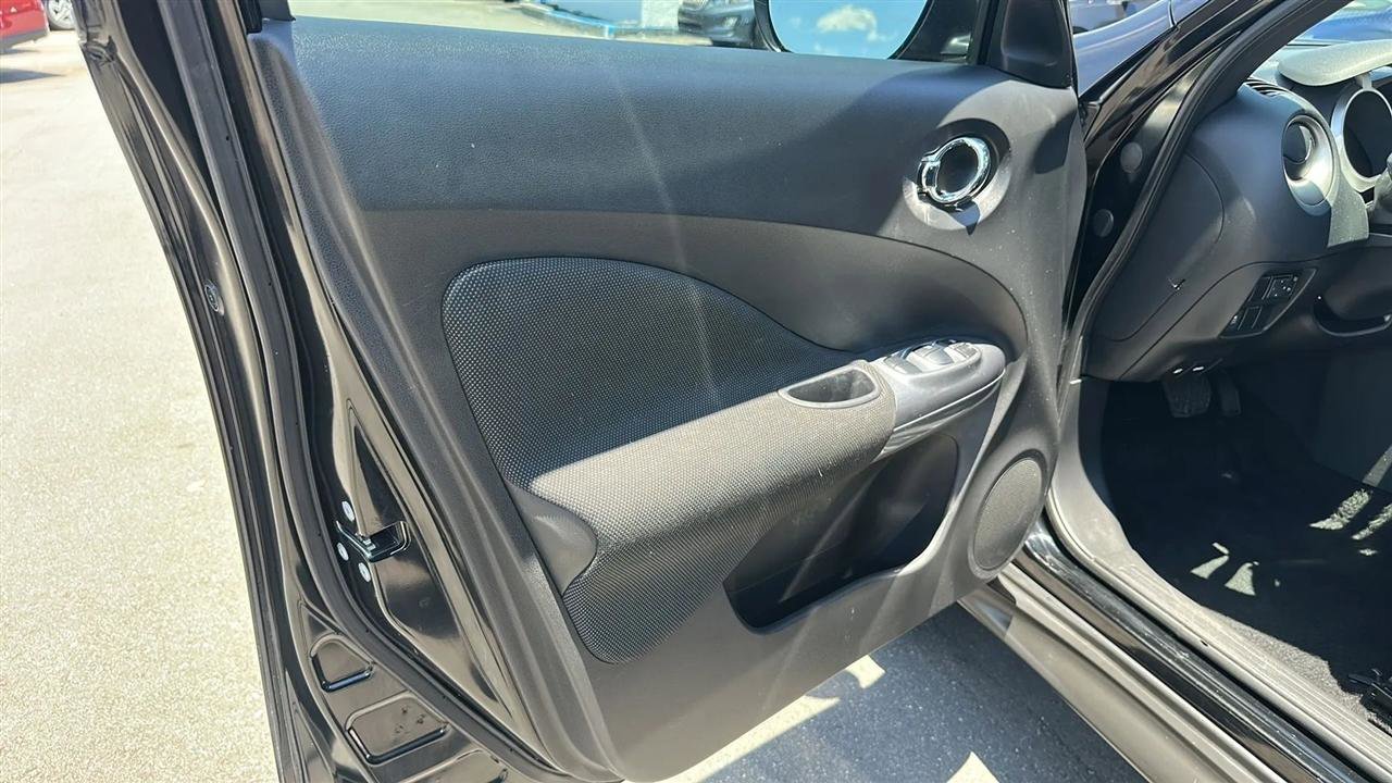 Used 2014 Nissan Juke S FWD image 34
