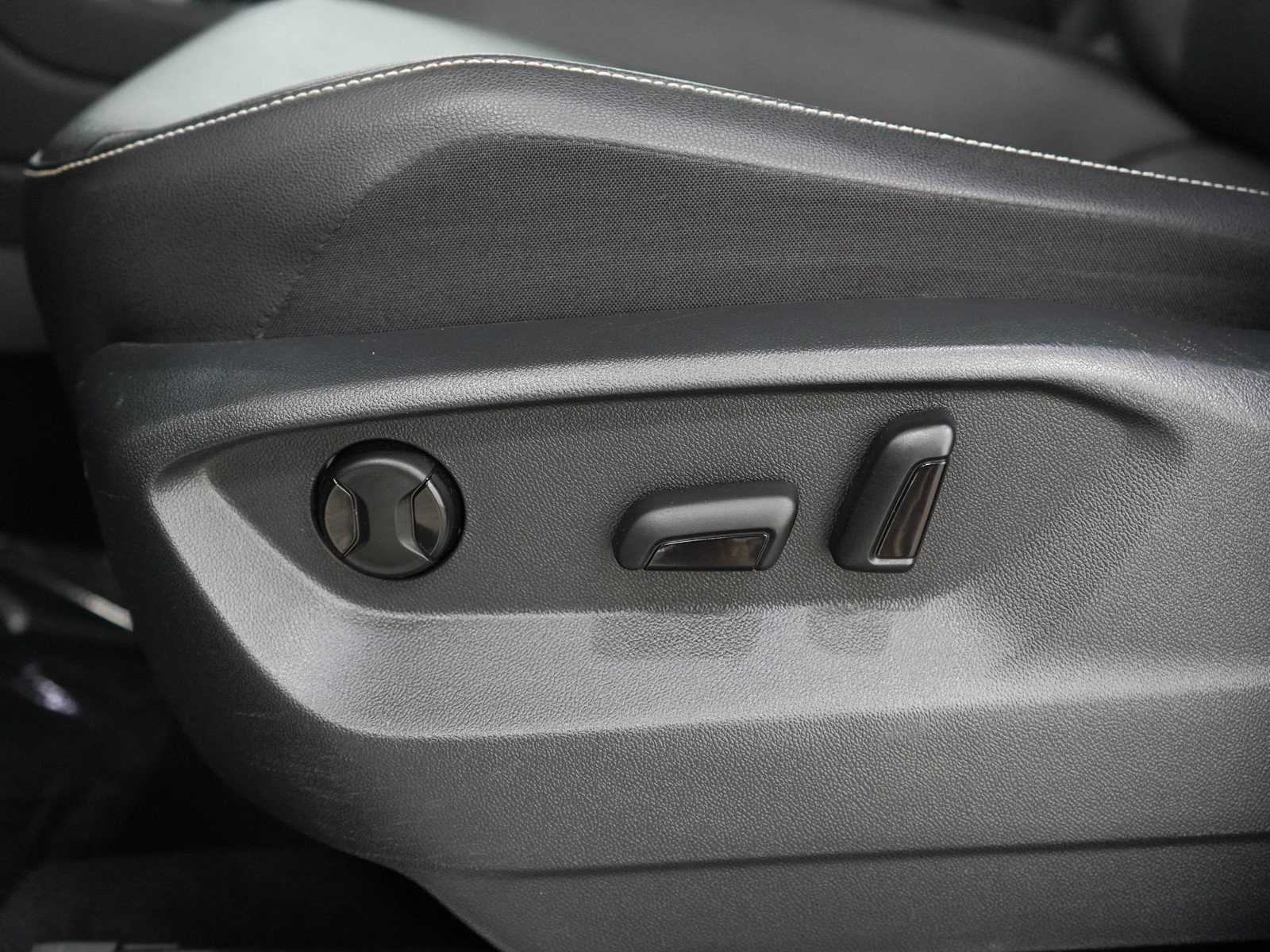 Used 2021 Volkswagen Tiguan SEL w/ 2-Row Tiguan MDO Package AWD/4WD image 27