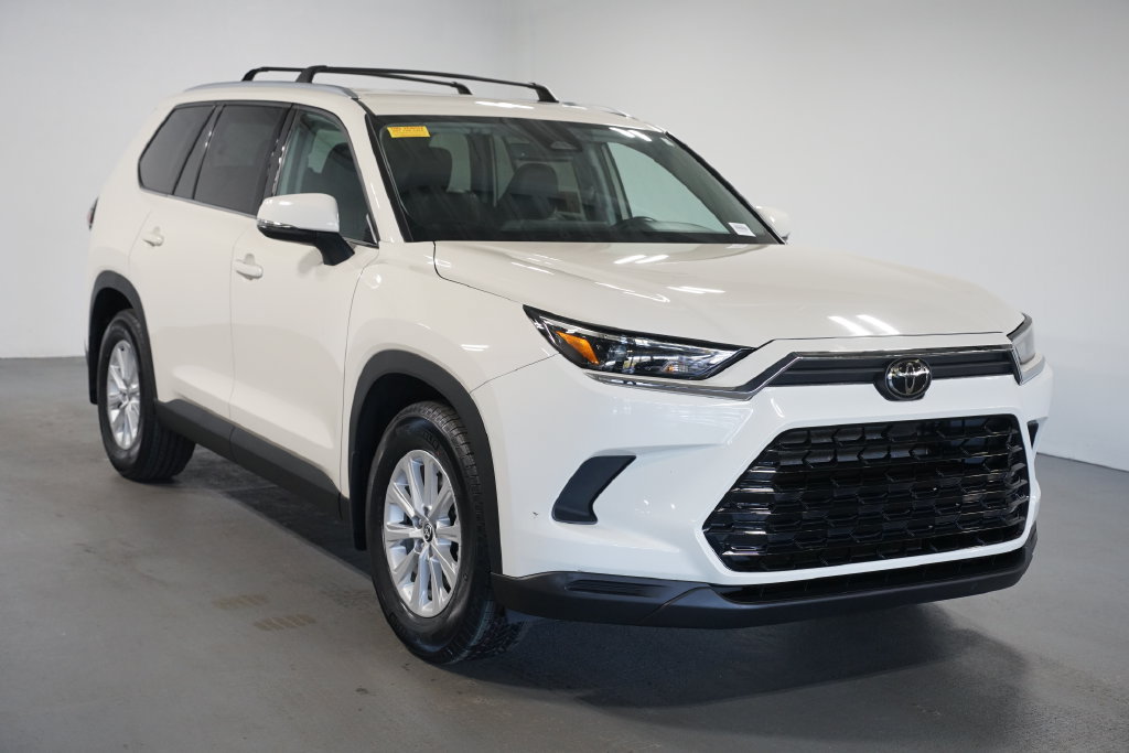 Certified 2024 Toyota Grand Highlander AWD image 3