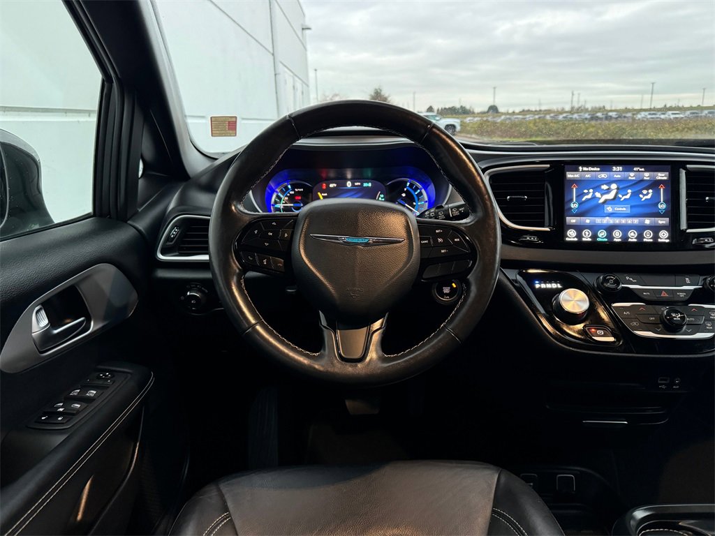 Used 2020 Chrysler Pacifica Touring-L w/ S Appearance Package image 13