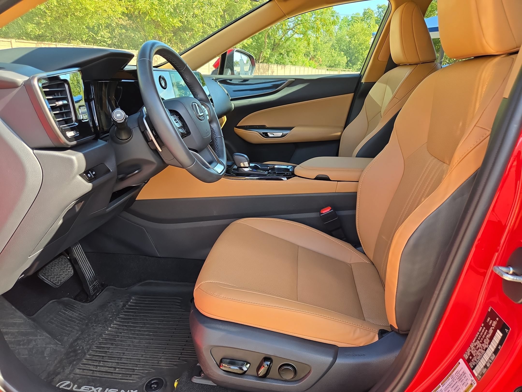Used 2025 Lexus NX 250 FWD w/ Accessory Package (2T) image 9