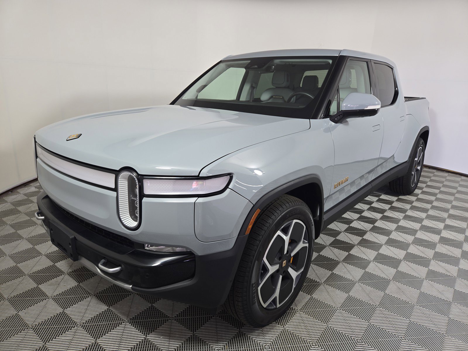 Used 2022 Rivian R1T Adventure image 1