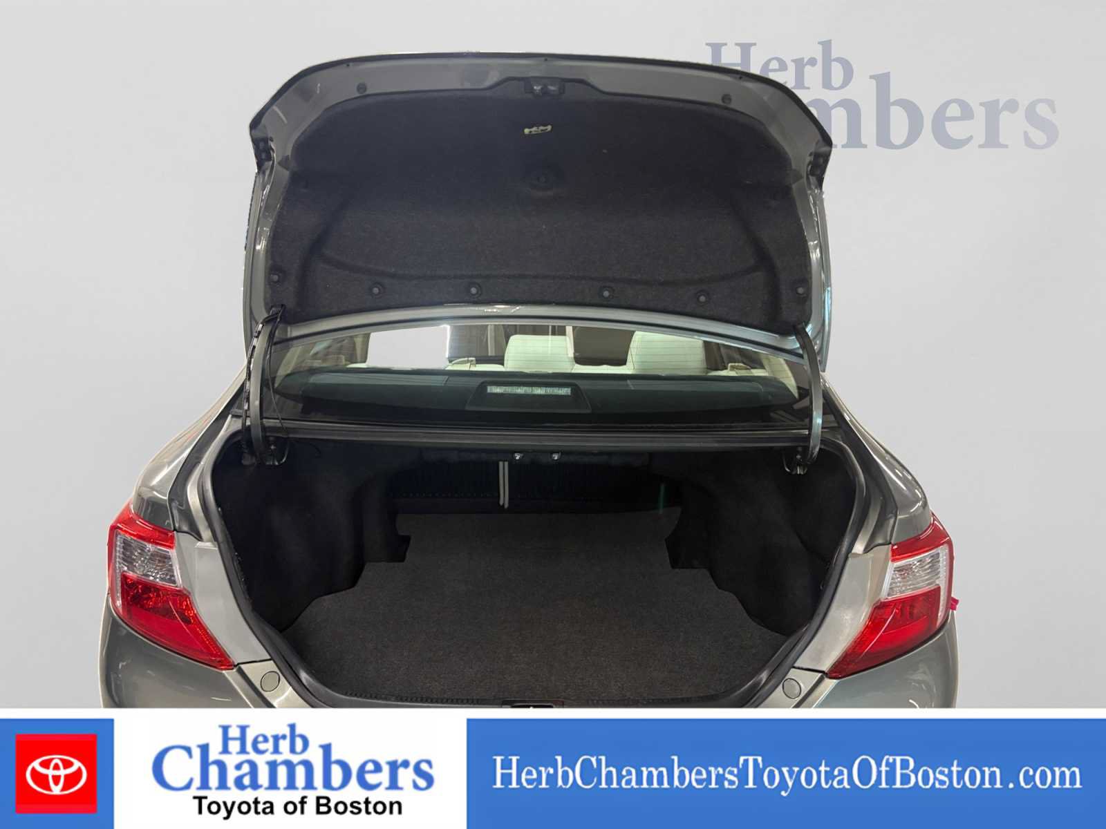 Used 2012 Toyota Camry LE FWD image 3