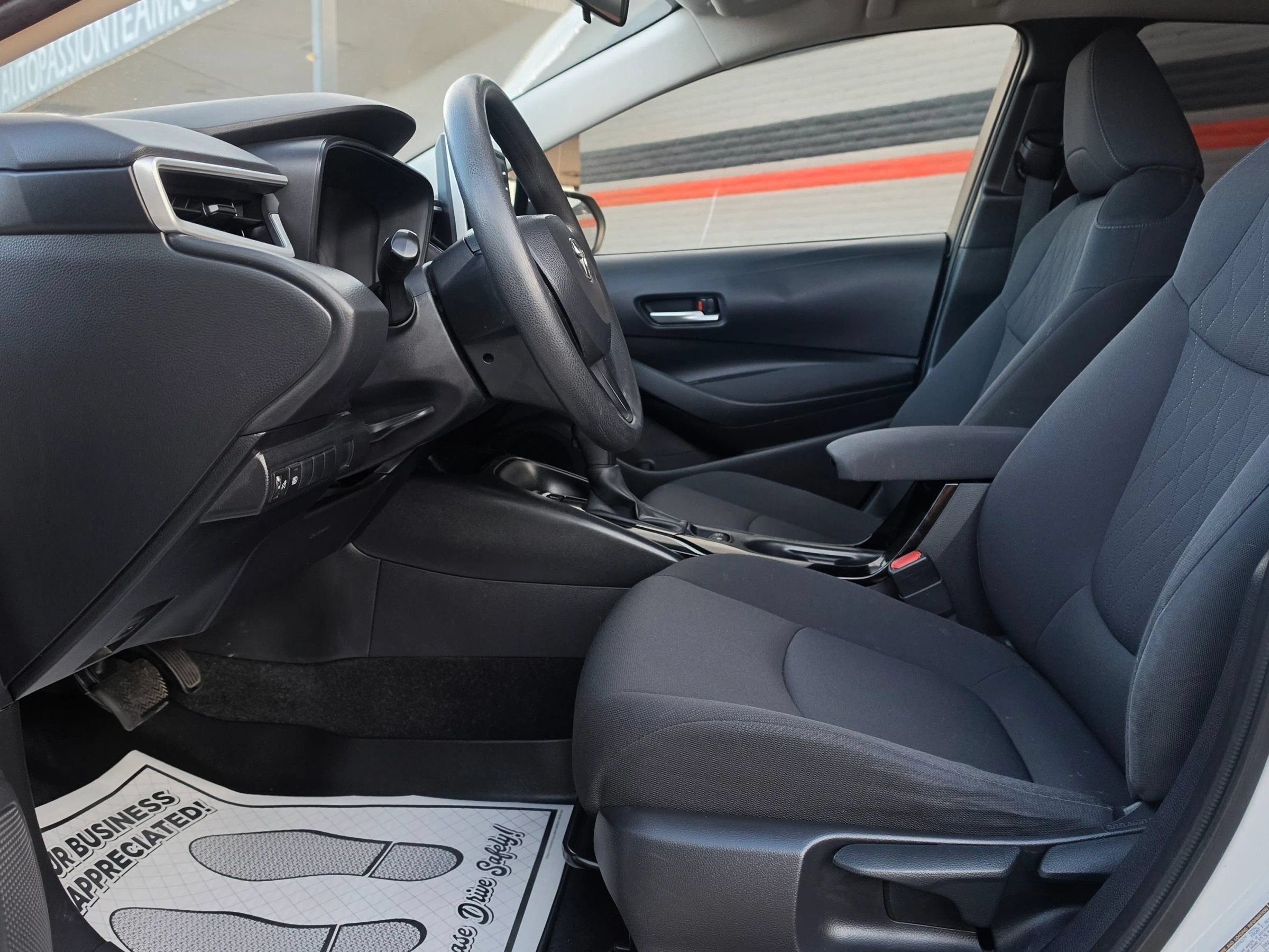 Used 2021 Toyota Corolla LE w/ Carpet Mat Package (TMS) FWD image 28