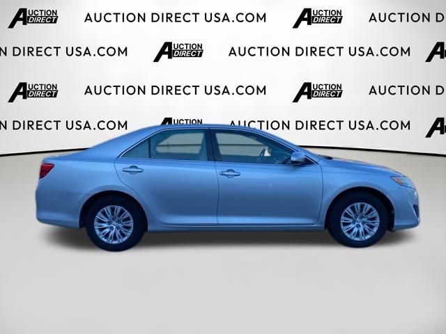 Used 2012 Toyota Camry L image 22