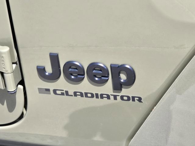 Used 2025 Jeep Gladiator Sport image 4