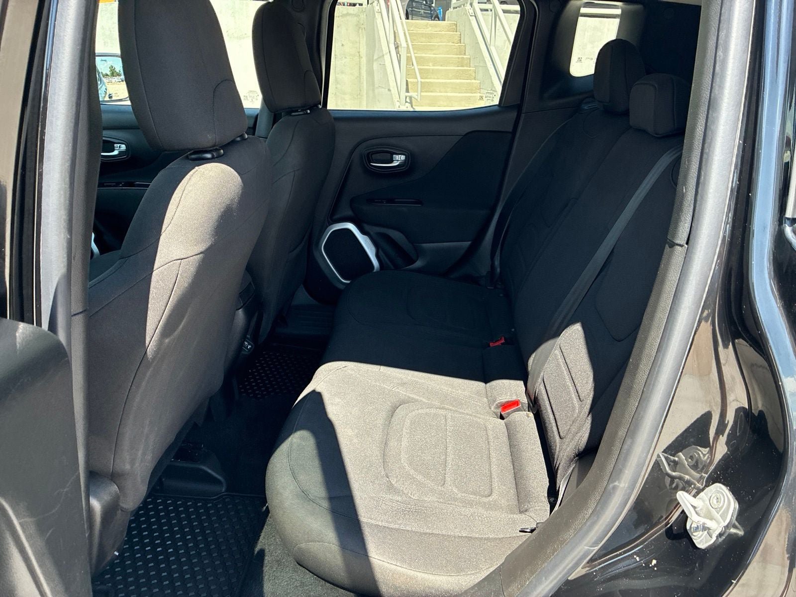 Used 2018 Jeep Renegade Latitude w/ Cold Weather Group AWD/4WD image 15
