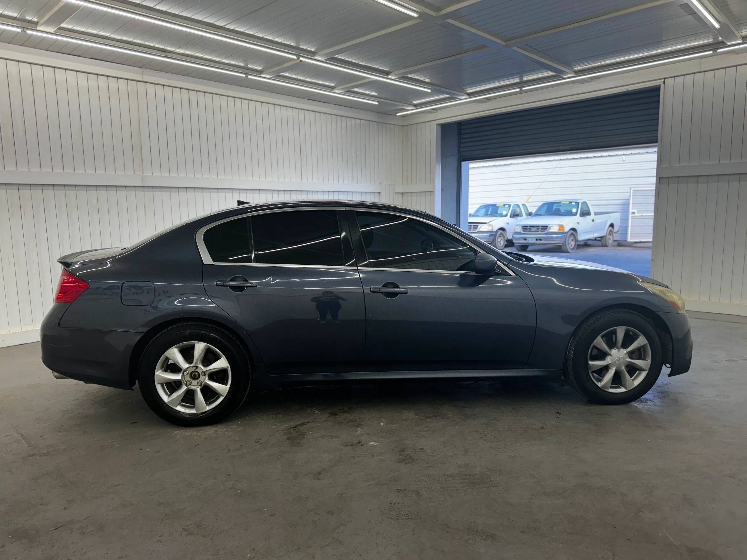 Used 2011 INFINITI G37 x Sedan w/ Premium Pkg image 5