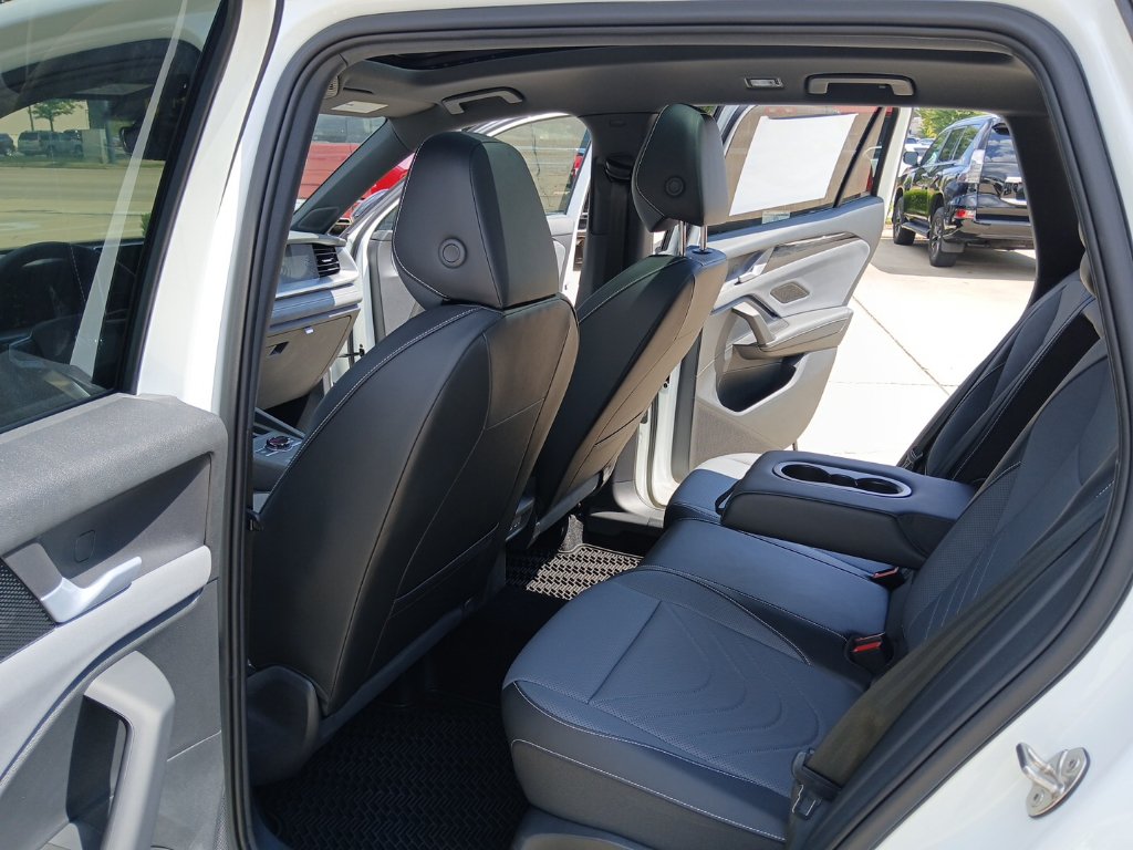 New 2026 Volkswagen Tiguan SE R-Line FWD image 19