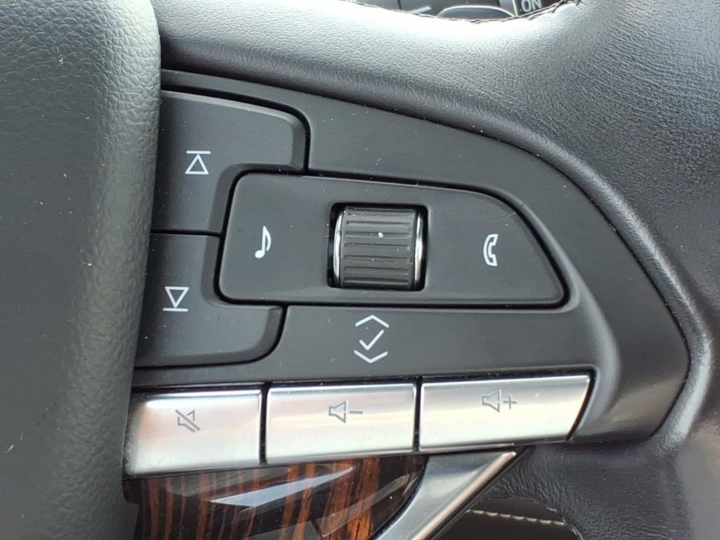 Used 2021 Cadillac Escalade Premium Luxury w/ LPO, Illumination Package AWD/4WD image 28