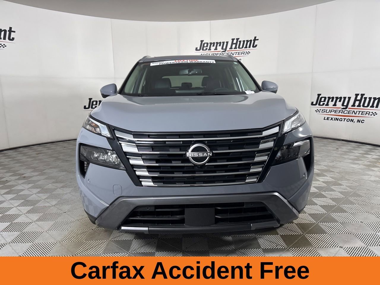 Used 2025 Nissan Rogue SL w/ Tech Package image 3