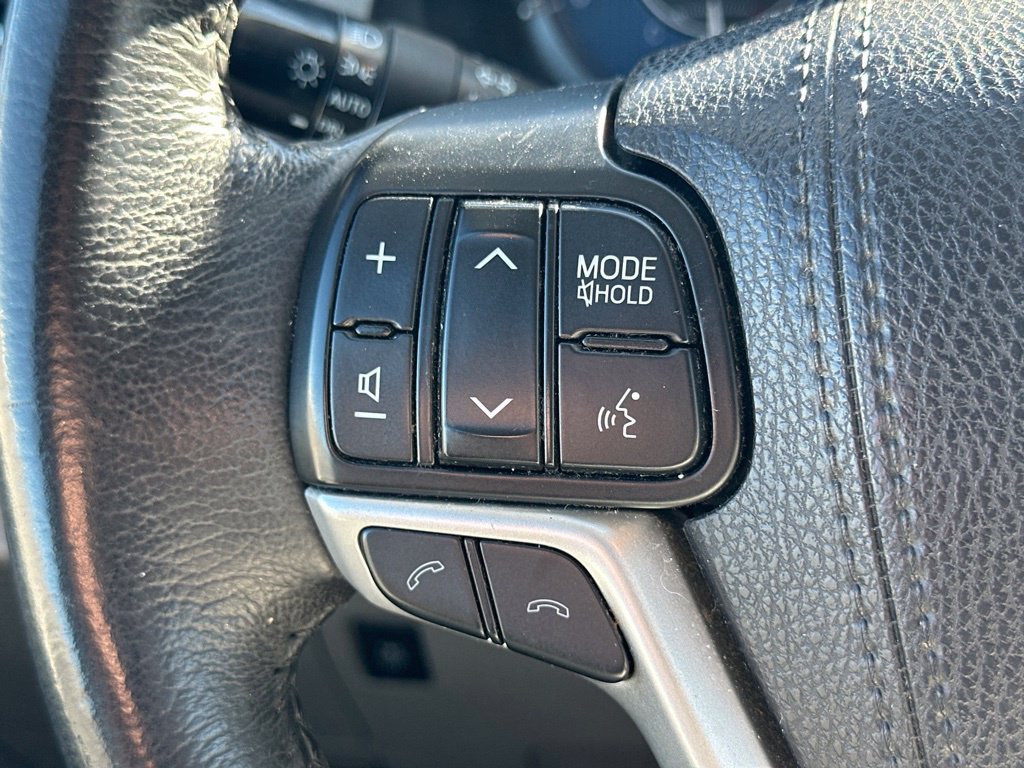 Used 2018 Toyota Sienna XLE w/ XLE Navigation Package FWD image 21