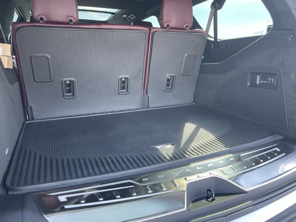 New 2026 Cadillac Escalade ESV Sport w/ Touring Package AWD/4WD image 15