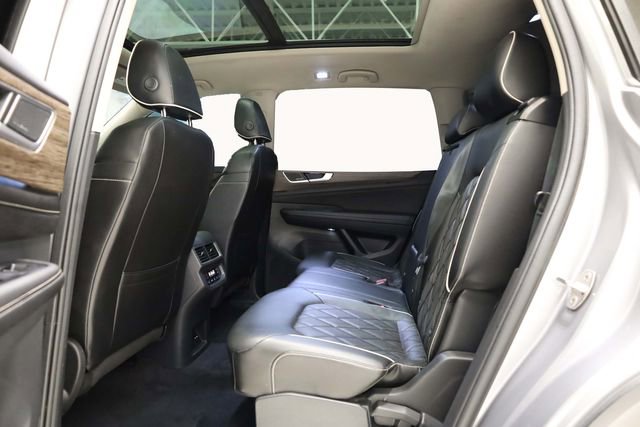 Used 2024 Volkswagen Atlas SEL Premium R-Line image 29