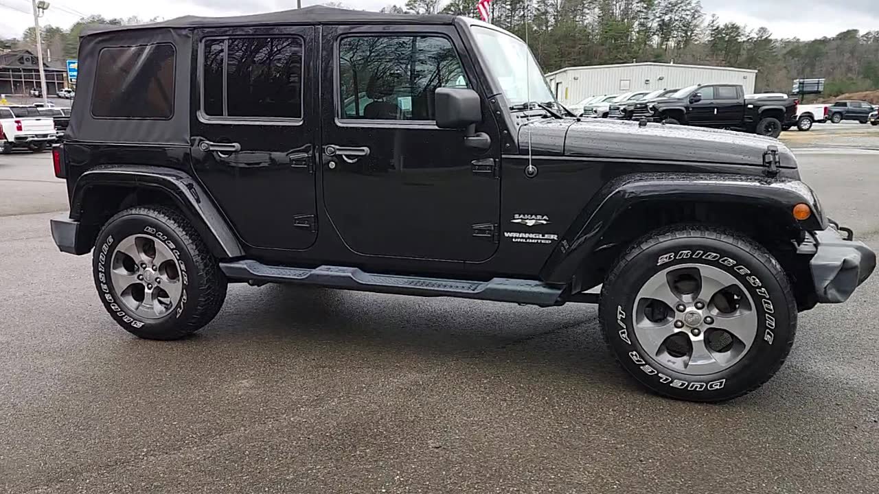 Used 2017 Jeep Wrangler Unlimited Sahara w/ Connectivity Group image 8