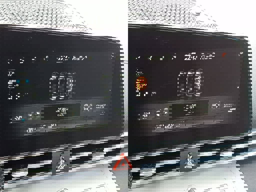 Used 2023 Hyundai Elantra Limited w/ Preferred Accessory Package image 17