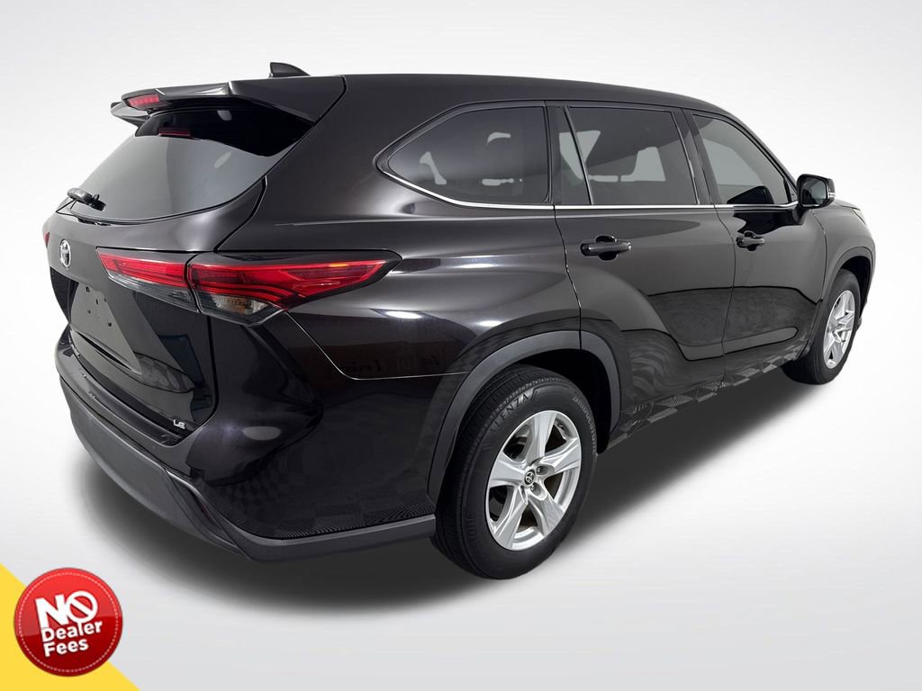 Used 2020 Toyota Highlander LE image 3