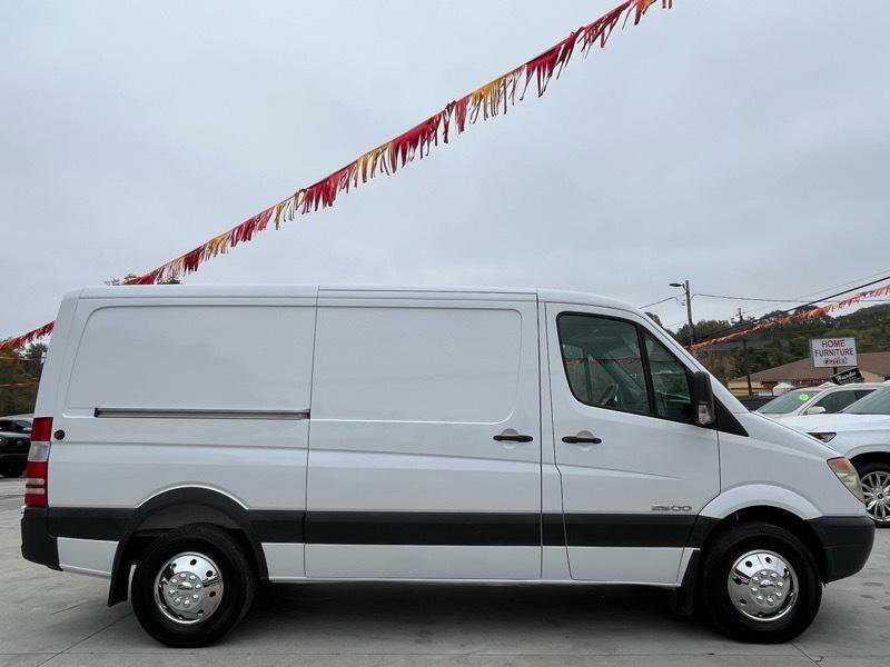 Used 2008 Dodge Sprinter 2500 RWD image 8