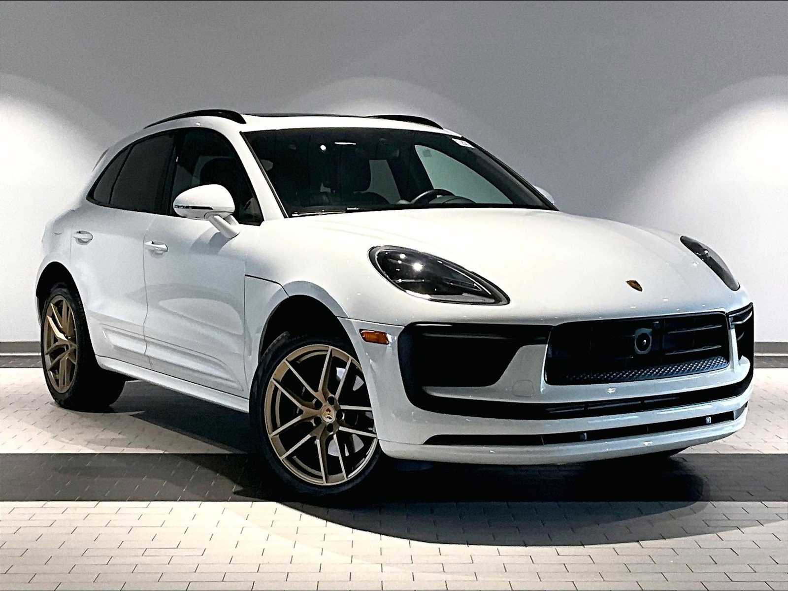 Used 2025 Porsche Macan image 12