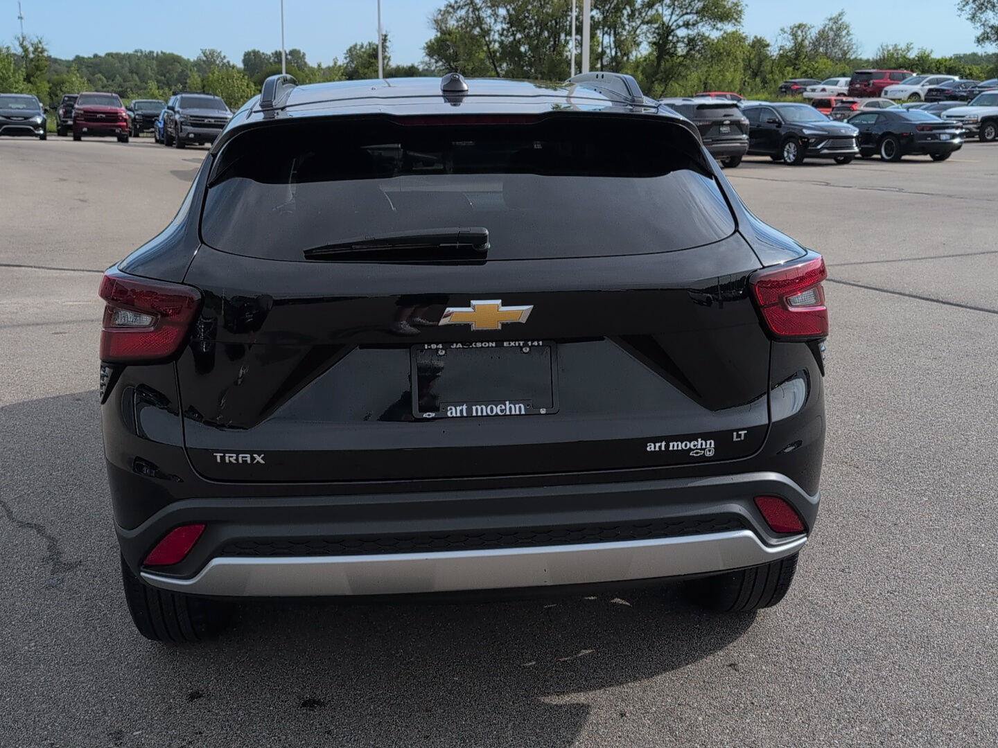 Used 2025 Chevrolet Trax LT w/ LT Convenience Package FWD image 4