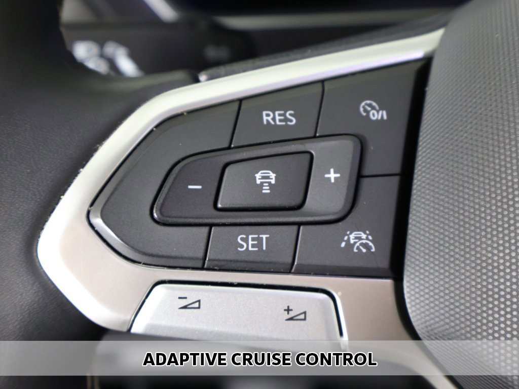 Used 2023 Volkswagen Tiguan SE image 3