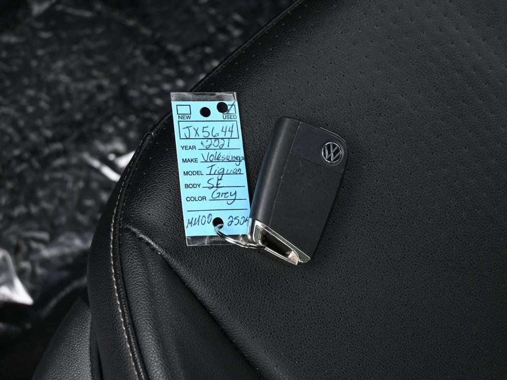 Used 2021 Volkswagen Tiguan SE R-Line image 19