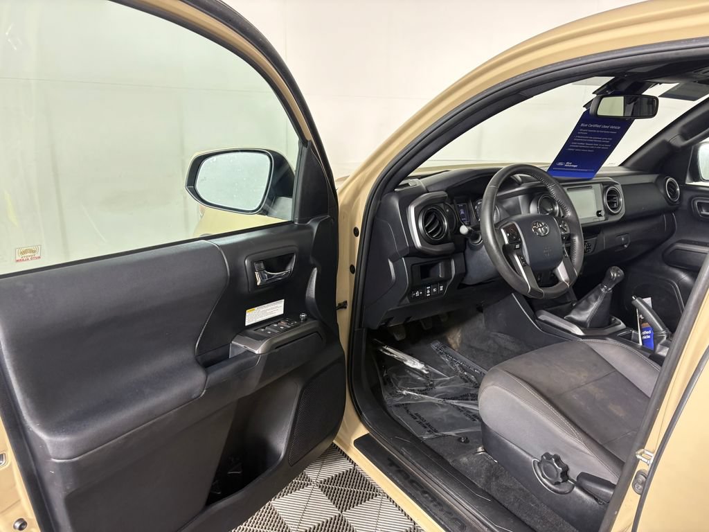 Used 2018 Toyota Tacoma TRD Off-Road w/ Technology Package AWD/4WD image 12